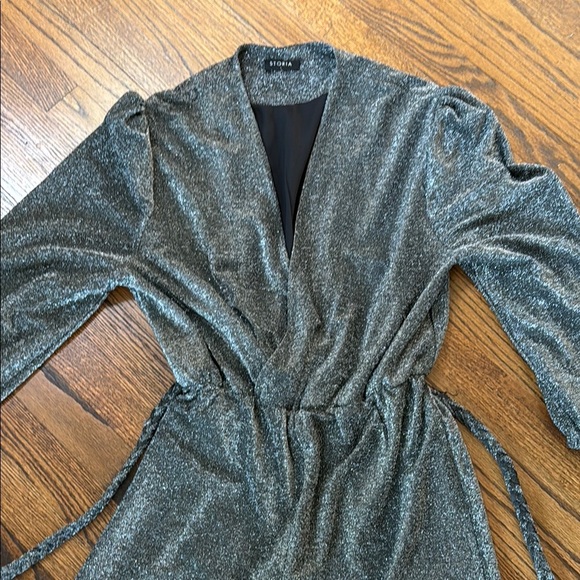 Storia Women’s Large Metallic Gray Silver Jumpsuit w Waist Tie - Picture 5 of 7